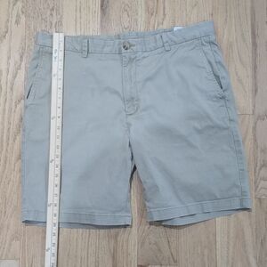 Vineyard Vines Men’s Flat Front Shorts in Light Gray Size 38